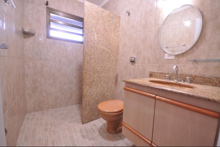 Casa para alugar com 370m², 4 quartos e 6 vagasBanheiro da Suíte 2