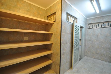 Casa para alugar com 370m², 4 quartos e 6 vagasAdega