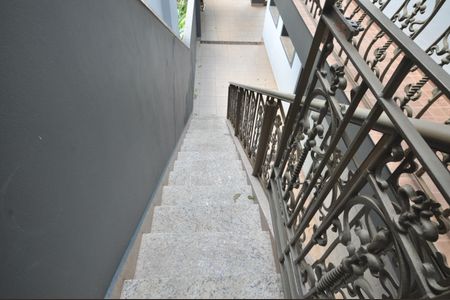 Casa para alugar com 370m², 4 quartos e 6 vagasEscada 