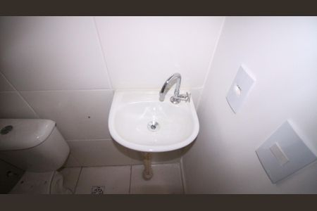 Banheiro de apartamento para alugar com 1 quarto, 28m² em Vila Ema, São Paulo