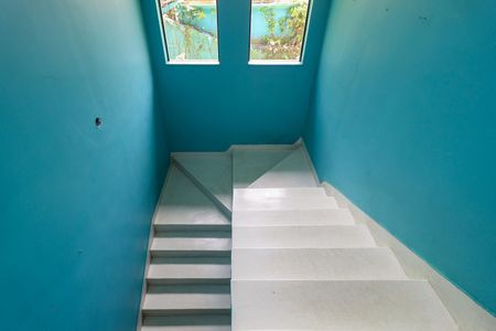 Casa de condomínio à venda com 600m², 4 quartos e 4 vagas Casa de condomínio à venda com 600m², 4 quartos e 4 vagasEscada