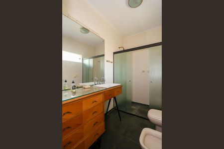 Casa de condomínio à venda com 600m², 4 quartos e 4 vagas Casa de condomínio à venda com 600m², 4 quartos e 4 vagasBanheiro da Suíte 3