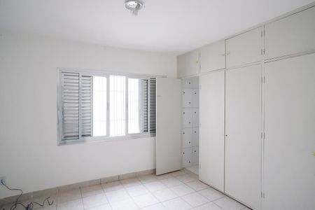 Casa à venda com 220m², 3 quartos e 2 vagasSuíte