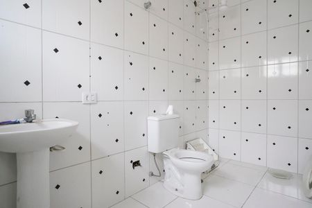 Casa à venda com 220m², 3 quartos e 2 vagasBanheiro da suíte