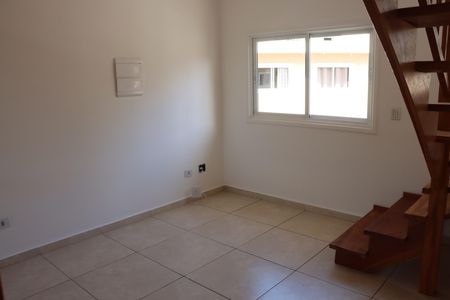 Sala de casa de condomínio para alugar com 2 quartos, 80m² em Jardim Nova Coimbra, Cotia