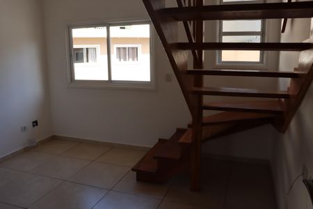 Sala de casa de condomínio para alugar com 2 quartos, 80m² em Jardim Nova Coimbra, Cotia