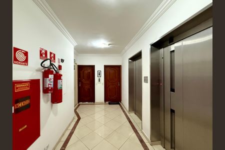 Apartamento à venda com 71m², 2 quartos e 1 vaga Apartamento à venda com 71m², 2 quartos e 1 vagaHall Apartamento