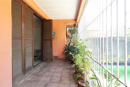 Casa para alugar com 412m², 4 quartos e 3 vagasSacada do Quarto 2