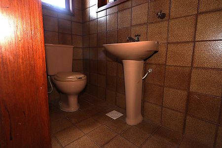 Casa para alugar com 412m², 4 quartos e 3 vagasBanheiro da Área comum