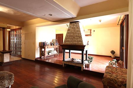 Casa para alugar com 412m², 4 quartos e 3 vagasSala