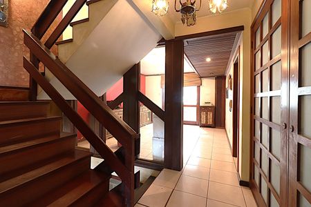 Casa para alugar com 412m², 4 quartos e 3 vagasCorredor - Escadaria