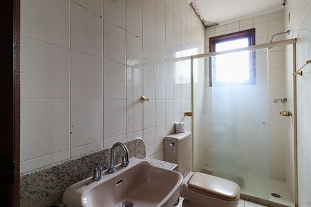 Casa para alugar com 412m², 4 quartos e 3 vagasBanheiro do Quarto 1