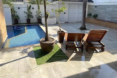 Casa à venda com 280m², 5 quartos e 2 vagas