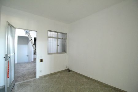 Sala de kitnet/studio para alugar com 1 quarto, 34m² em Taquara, Rio de Janeiro