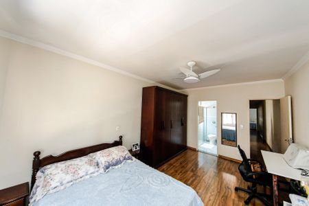 Casa à venda com 230m², 4 quartos e 4 vagas Casa à venda com 230m², 4 quartos e 4 vagasSuíte 1