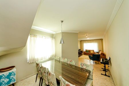 Casa à venda com 230m², 4 quartos e 4 vagas Casa à venda com 230m², 4 quartos e 4 vagasSala de Jantar