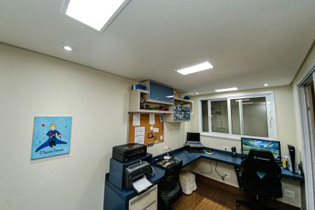 Casa à venda com 230m², 4 quartos e 4 vagas Casa à venda com 230m², 4 quartos e 4 vagasQuarto