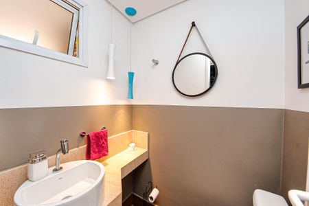 Casa à venda com 230m², 4 quartos e 4 vagas Casa à venda com 230m², 4 quartos e 4 vagasLavabo 2