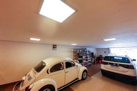 Casa à venda com 230m², 4 quartos e 4 vagas Casa à venda com 230m², 4 quartos e 4 vagasGaragem