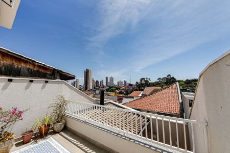 Casa à venda com 230m², 4 quartos e 4 vagas Casa à venda com 230m², 4 quartos e 4 vagasVaranda