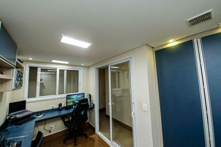 Casa à venda com 230m², 4 quartos e 4 vagas Casa à venda com 230m², 4 quartos e 4 vagasQuarto