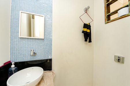 Casa à venda com 230m², 4 quartos e 4 vagas Casa à venda com 230m², 4 quartos e 4 vagasLavabo 1