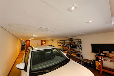 Casa à venda com 230m², 4 quartos e 4 vagas Casa à venda com 230m², 4 quartos e 4 vagasGaragem