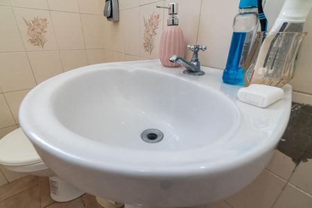 Casa à venda com 200m², 2 quartos e 1 vaga Casa à venda com 200m², 2 quartos e 1 vagaBanheiro Detalhe