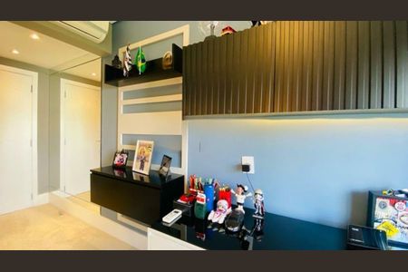 Apartamento à venda com 3 quartos, 258m² em Vila Cordeiro, São Paulo