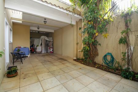 Casa à venda com 220m², 3 quartos e 3 vagas Casa à venda com 220m², 3 quartos e 3 vagasGaragem