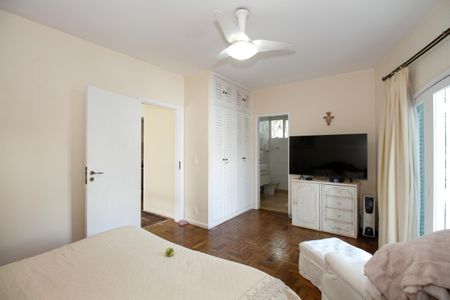 Casa à venda com 220m², 3 quartos e 3 vagas Casa à venda com 220m², 3 quartos e 3 vagasSuíte 1