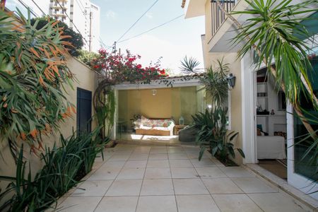 Casa à venda com 220m², 3 quartos e 3 vagas Casa à venda com 220m², 3 quartos e 3 vagasEntrada