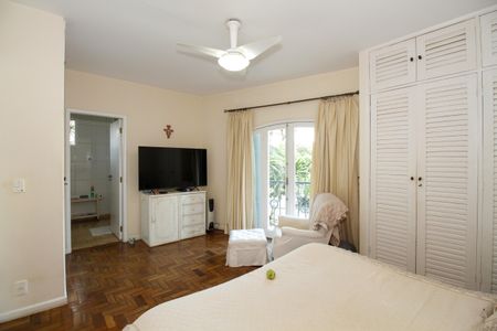 Casa à venda com 220m², 3 quartos e 3 vagas Casa à venda com 220m², 3 quartos e 3 vagasSuíte 1