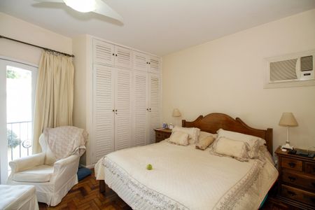 Casa à venda com 220m², 3 quartos e 3 vagas Casa à venda com 220m², 3 quartos e 3 vagasSuíte 1