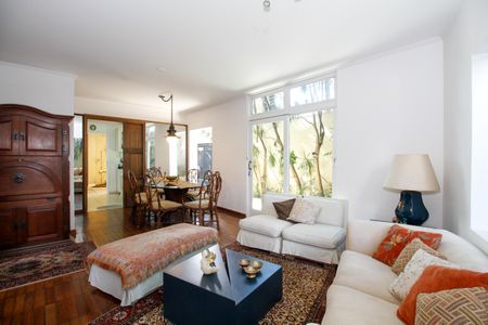 Casa à venda com 220m², 3 quartos e 3 vagas Casa à venda com 220m², 3 quartos e 3 vagasSala