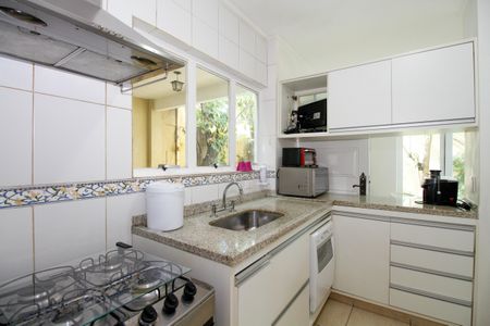 Casa à venda com 220m², 3 quartos e 3 vagas Casa à venda com 220m², 3 quartos e 3 vagasCozinha
