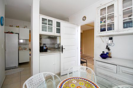 Casa à venda com 220m², 3 quartos e 3 vagas Casa à venda com 220m², 3 quartos e 3 vagasCopa