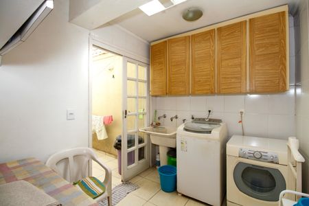 Casa à venda com 220m², 3 quartos e 3 vagas Casa à venda com 220m², 3 quartos e 3 vagasÁrea de Serviço