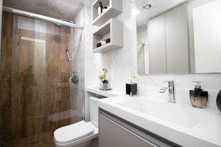 Apartamento à venda com 83m², 3 quartos e 2 vagas Apartamento à venda com 83m², 3 quartos e 2 vagasBanheiro da Suíte