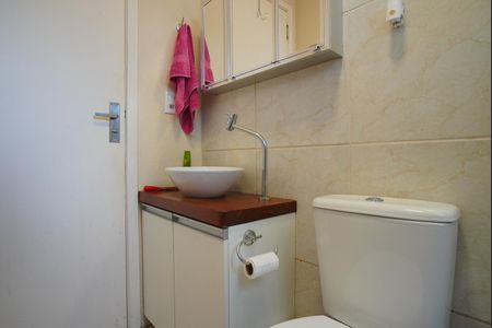 Banheiro de apartamento à venda com 1 quarto, 49m² em Floresta, Porto Alegre