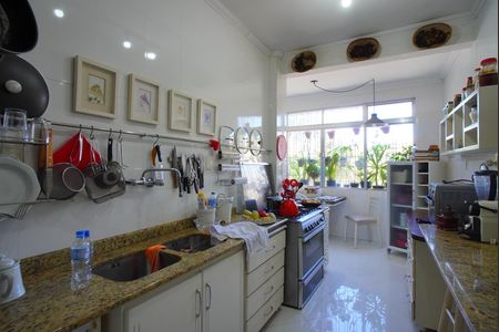 Apartamento à venda com 230m², 4 quartos e 2 vagasCozinha