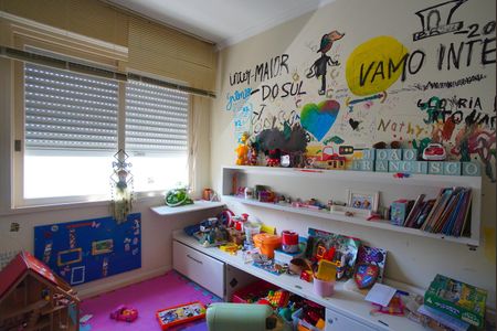 Apartamento à venda com 230m², 4 quartos e 2 vagasQuarto 2