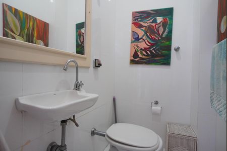 Apartamento à venda com 230m², 4 quartos e 2 vagasBanheiro de Serviço