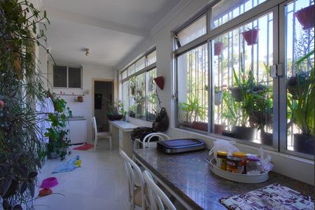 Apartamento à venda com 230m², 4 quartos e 2 vagasCozinha e Área de Serviço