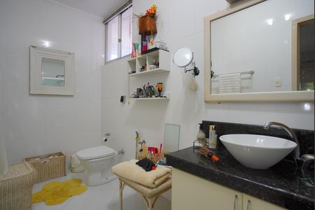 Apartamento à venda com 230m², 4 quartos e 2 vagasBanheiro da Suíte