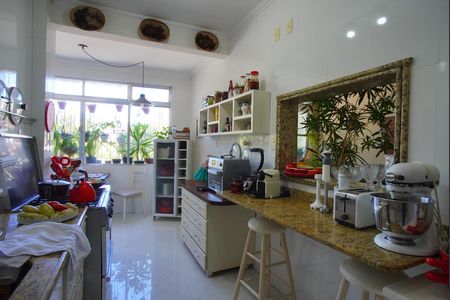 Apartamento à venda com 230m², 4 quartos e 2 vagasCozinha