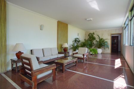 Apartamento à venda com 230m², 4 quartos e 2 vagasHall social