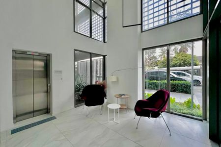 Apartamento à venda com 77m², 2 quartos e 1 vaga Apartamento à venda com 77m², 2 quartos e 1 vagaHall Social
