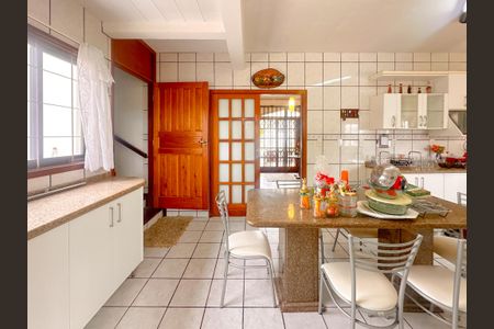 Casa para alugar com 157m², 3 quartos e 2 vagasCozinha