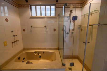 Casa à venda com 179m², 3 quartos e 3 vagas Casa à venda com 179m², 3 quartos e 3 vagasBanheiro da Suíte